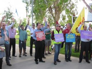 Qld dispute escalates as resolute doctors warn of mass exodus