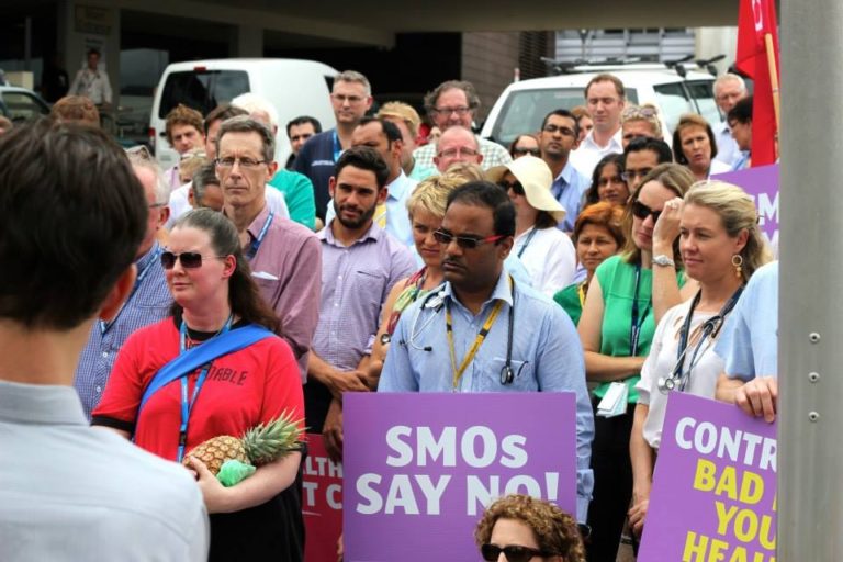 Doctors threatening to resign over contract dispute with Qld Government