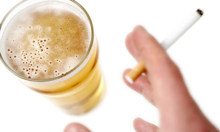 Joe Hockey’s cigs, beer equation doesn’t add up