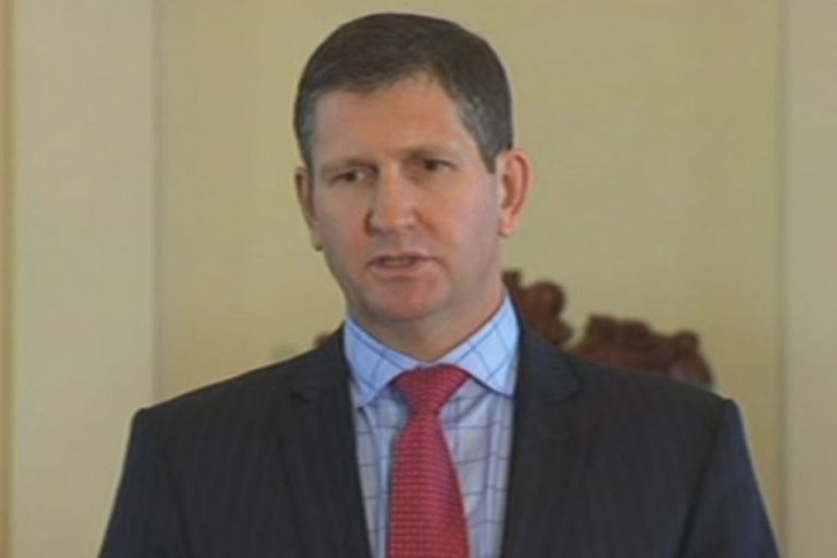 Health Minister Lawrence Springborg praises cuts to surgery waiting lists but unions say the data has been doctored