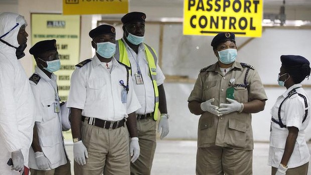 Ebola death toll hits 887 as doctor who treated Nigerian case falls ill