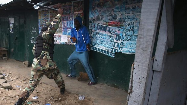 Clashes erupt as neighbourhood of 75,000 people quarantined to contain Ebola in Liberia