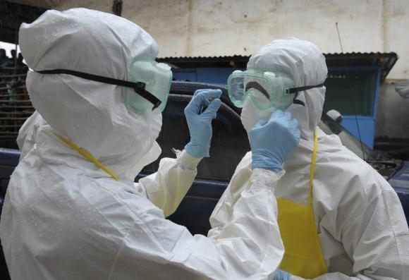 Ebola health workers should get danger money, expert says