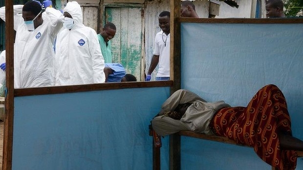 The United States and Britain to send medical equipment and military personnel to help contain West Africa’s Ebola outbreak