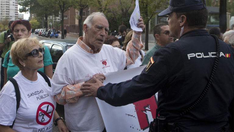 Fears of Ebola Exposure Prompt Protests in Spain and U.S.