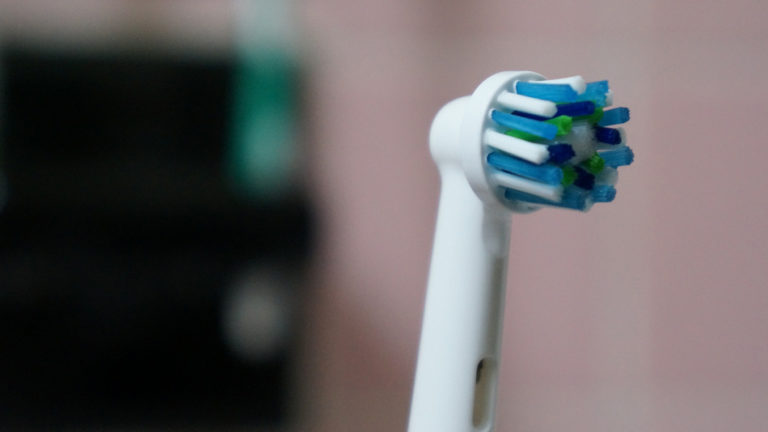 Oral-B SmartSeries Toothbrush isn’t as dumb as it sounds