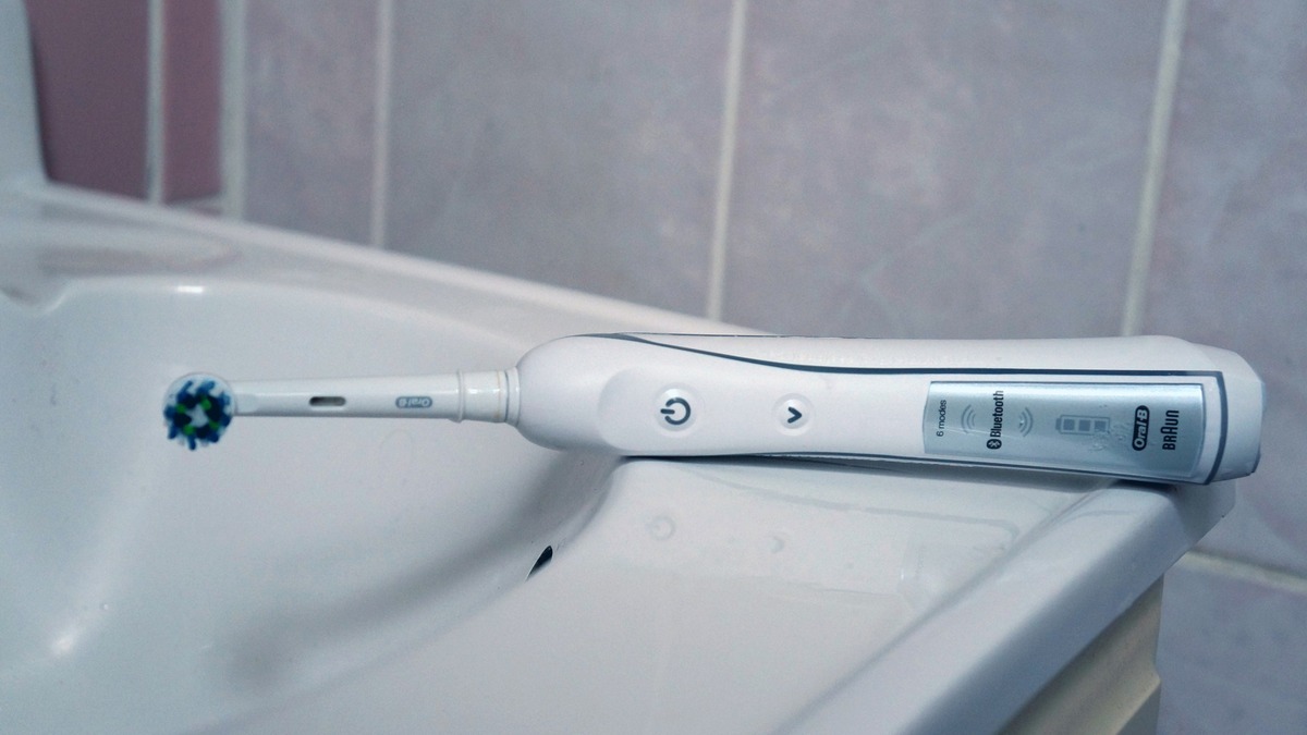 Oral-B SmartSeries Bluetooth Toothbrush