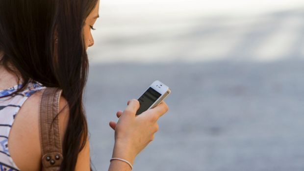 Phone apps promote heavy drinking to young people: James Cook University study