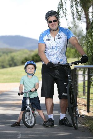 Ethan Jeffress with Senator Zed Seselja, who will participate in a bike ride on January 17 to raise awareness of juvenile diabetes.