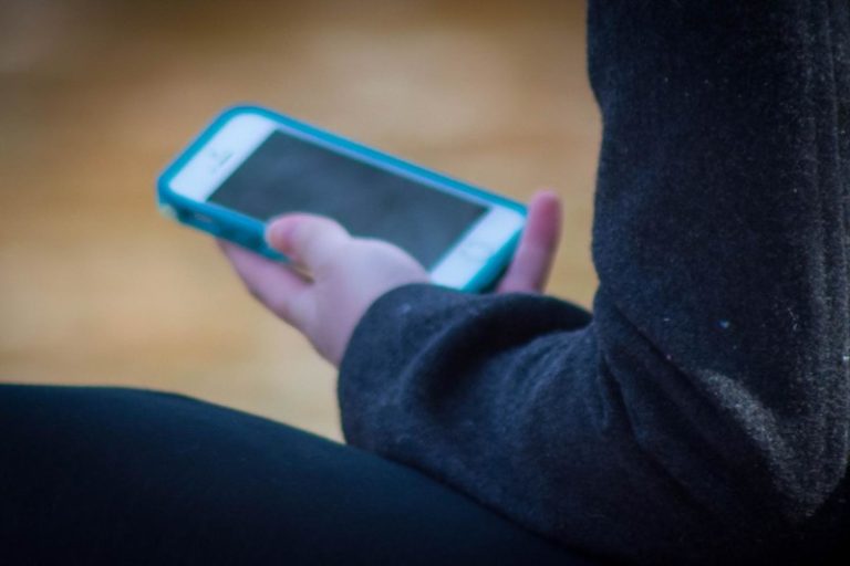 Texting may be more suitable than apps in treatment of mental illness