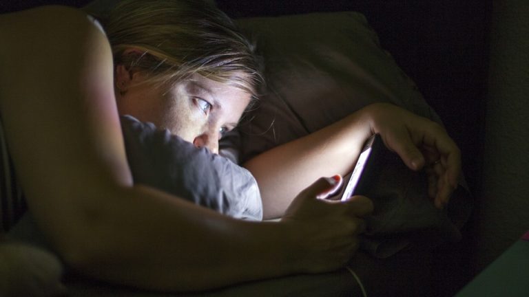 Seriously, stop using your smartphone in bed