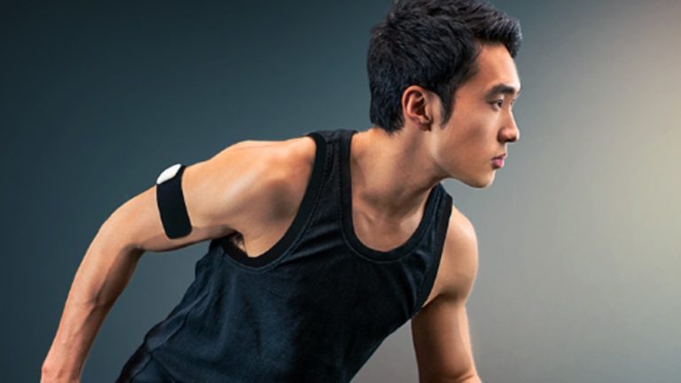 This wearable uses biometric sensors and electricity to decrease your pain