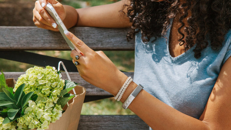 Jawbone fitness trackers are stepping back into Apple Stores