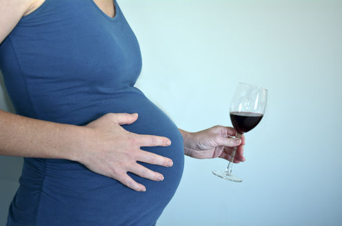 Women aren’t following advice to stop drinking when pregnant