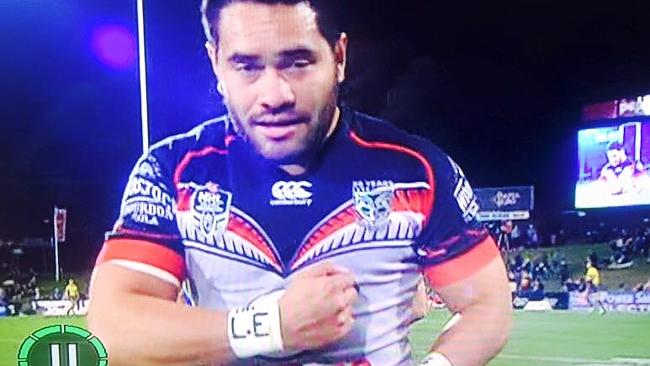 New Zealand Warriors centre Konrad Hurrell shows his support to the Enese family.