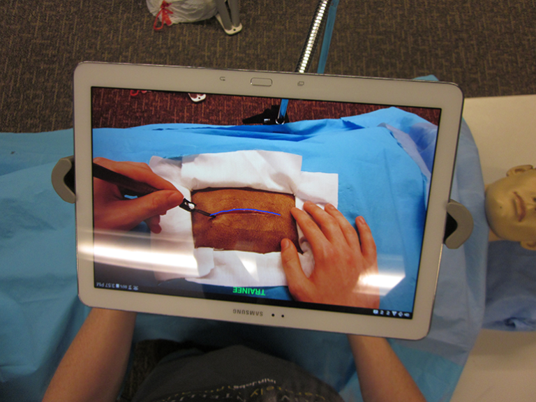 Augmented Reality System Helps Military Surgeons Treat Wounded Warriors (VIDEO)