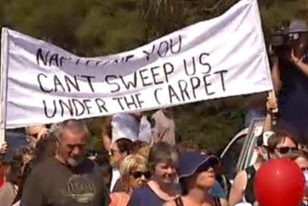 Morwell residents protest over coal mine fire