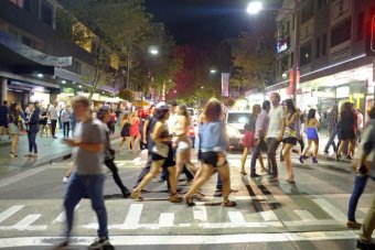 Hospital reports drop in alcohol-related injuries since launch of Sydney lockout laws