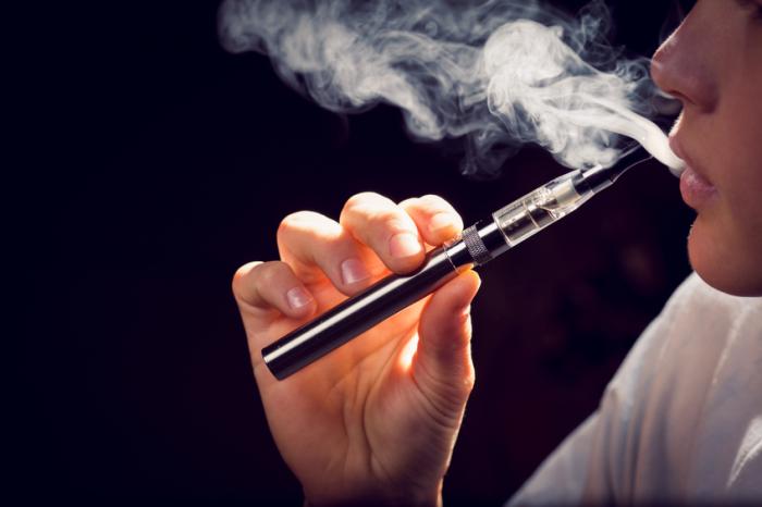 E-cigarettes might lead to oral disease, study suggests