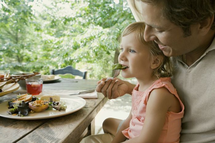 Tips for helping your kids develop a healthy relationship with food